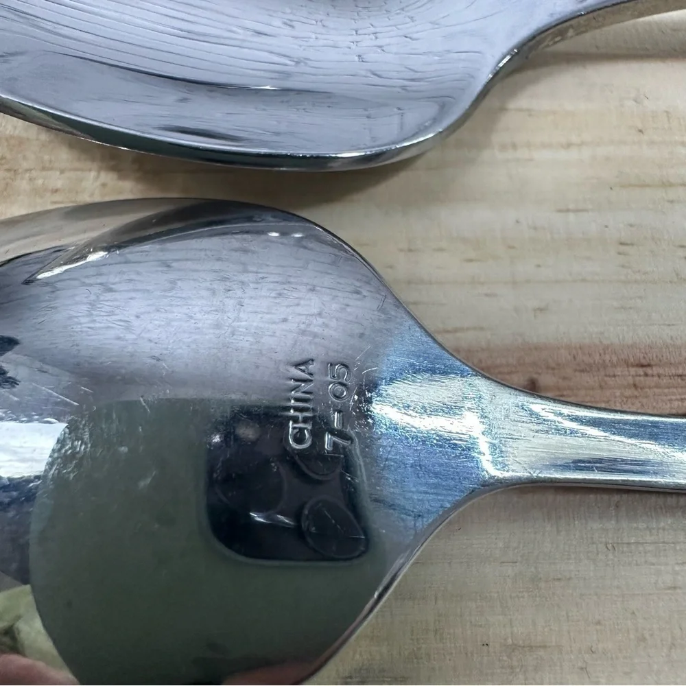 Oneida 16 Piece Stainless Steel Flatware Silverware Emma Set - Picture 6 of 16